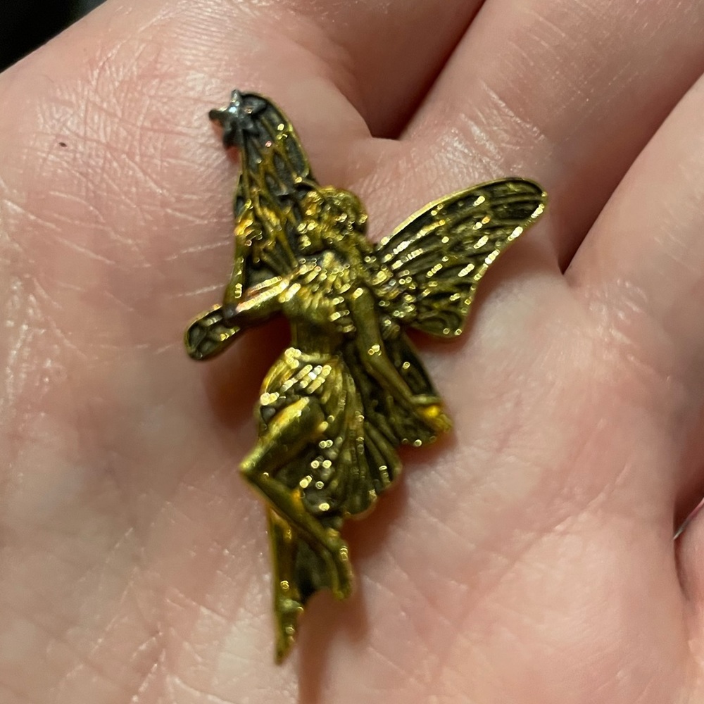 F.M. FINBERG Manufacturing Company Pin 1979 Vintage Angle Holding a Star Wand